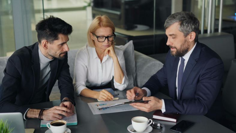 8 Benefits of Working with a Financial Advisor for Long-Term Success
