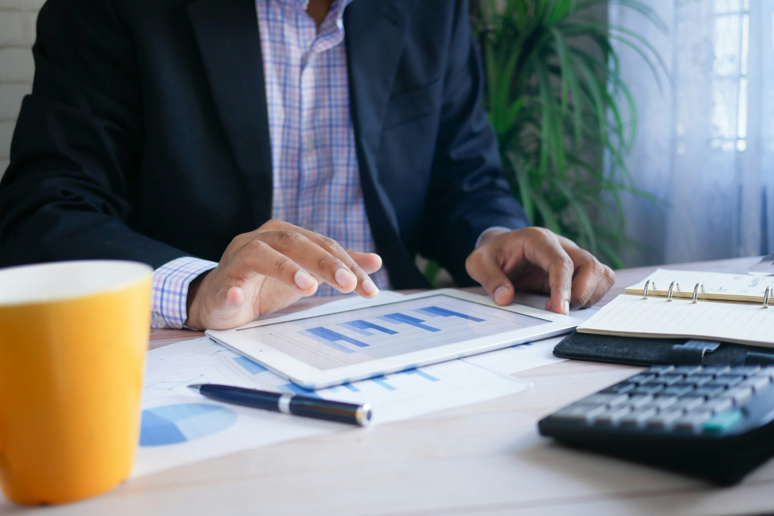 What Does a Financial Planner Do? Roles, Services, and Benefits Explained